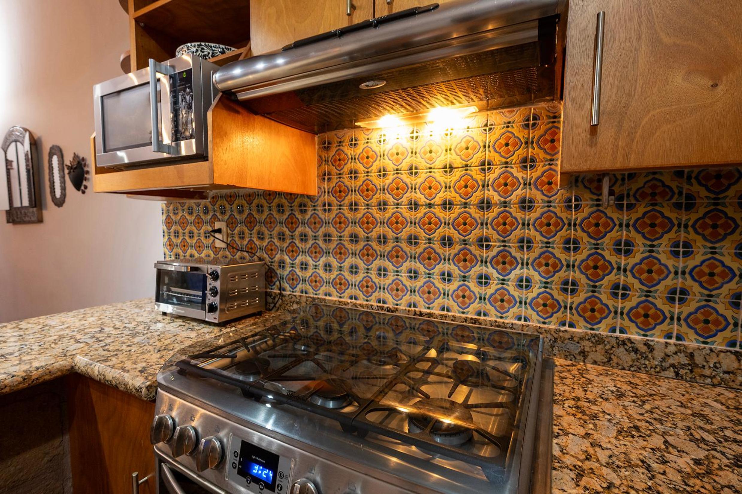 Eclectic Gem Near Centro King Beds and Rooftop Deck