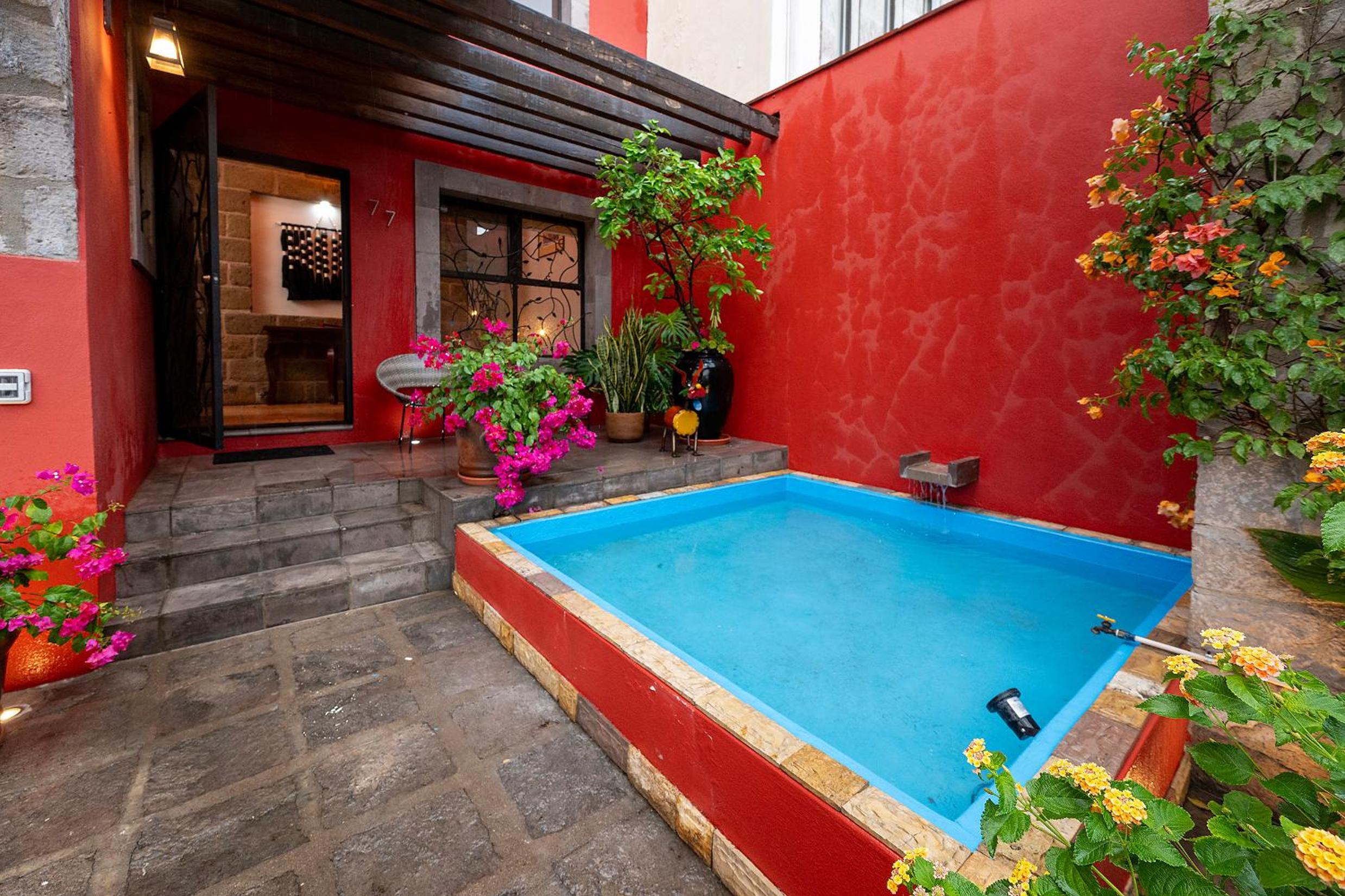 Eclectic Gem Near Centro King Beds and Rooftop Deck