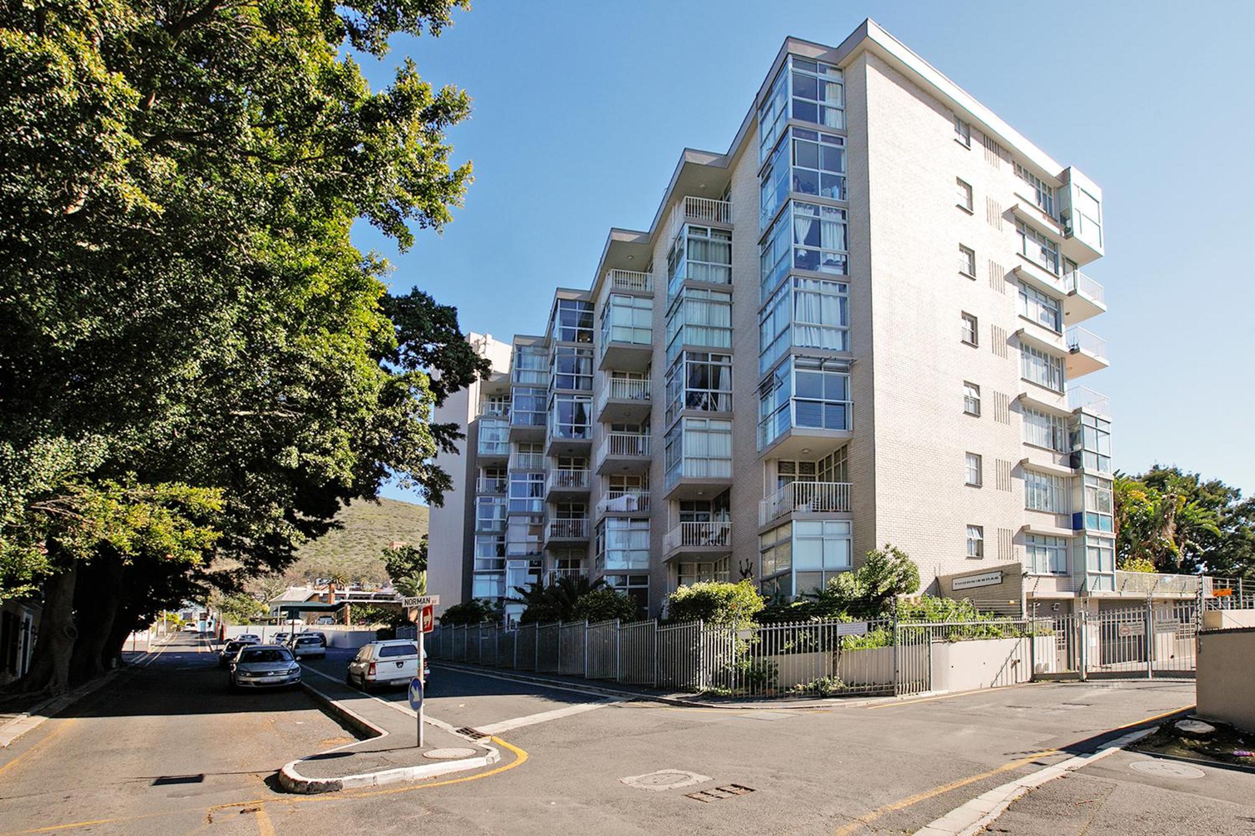 Sunny Central Green Point Apartment view 3