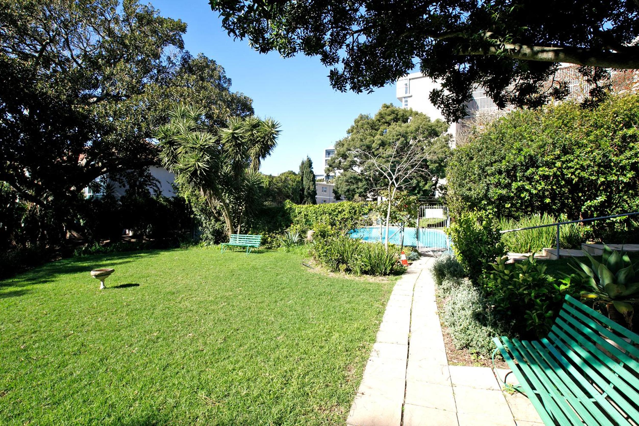 Sunny Central Green Point Apartment view 5