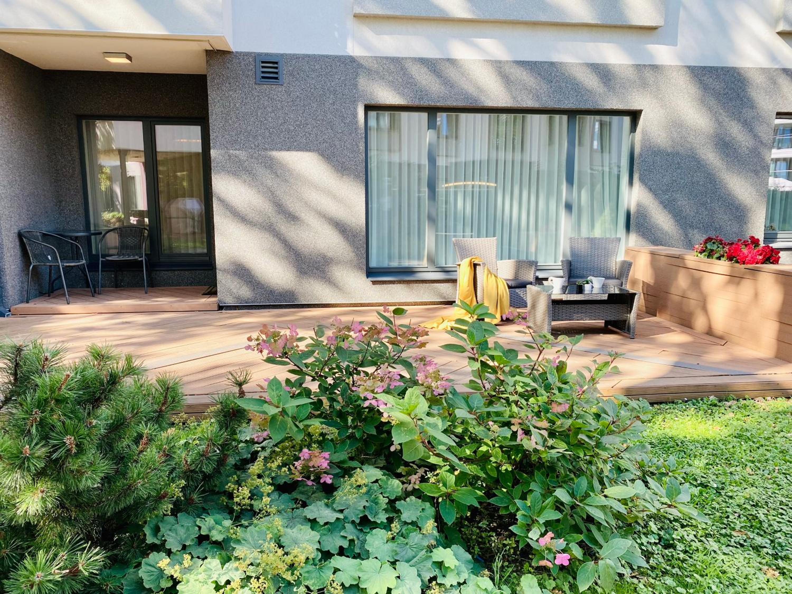 Prime Haven Near Sea & Park, Free Parking, Terrace view 5