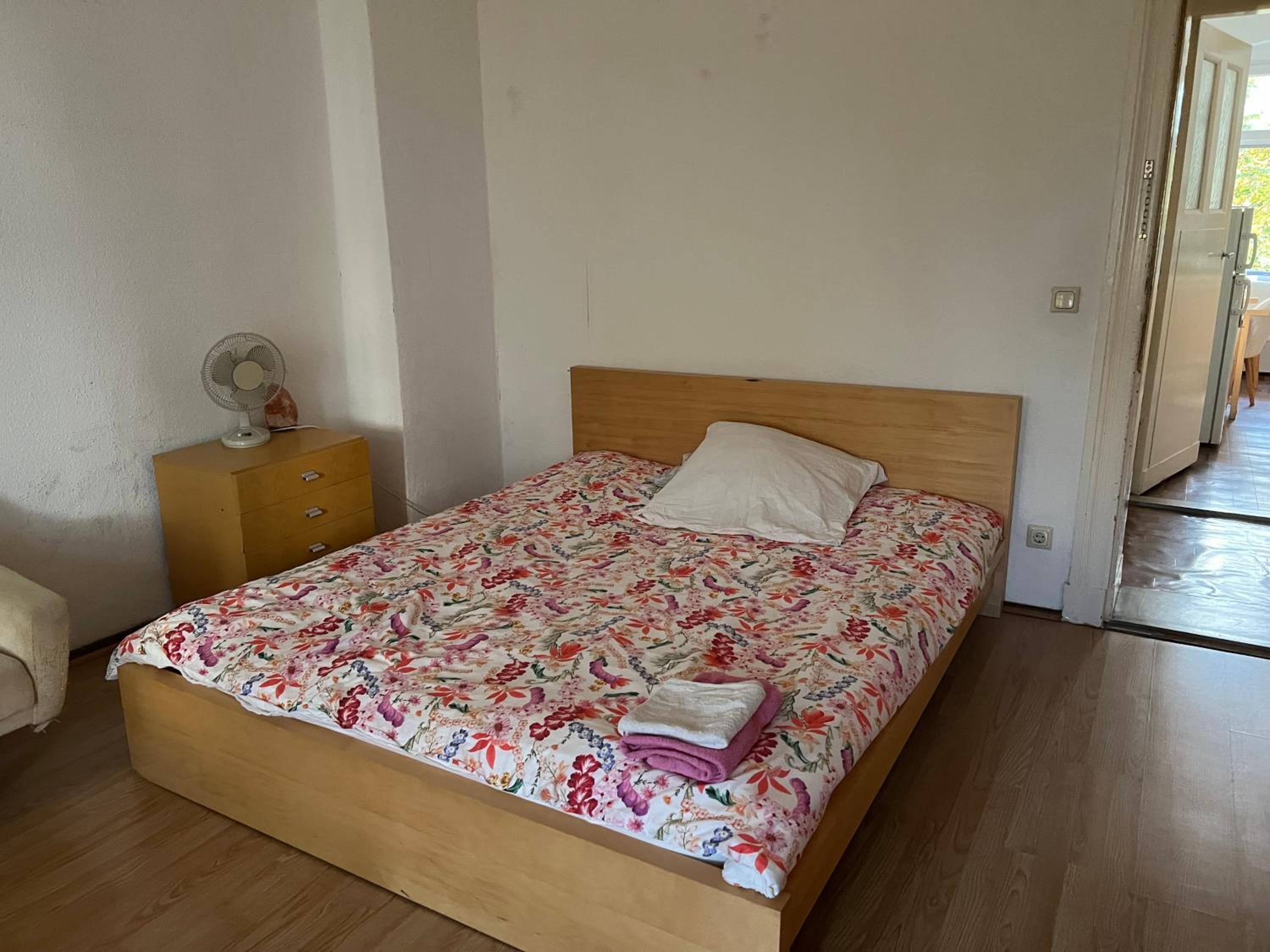 Schillerkiez helle zentrale Wohnung mit Berliner Charme