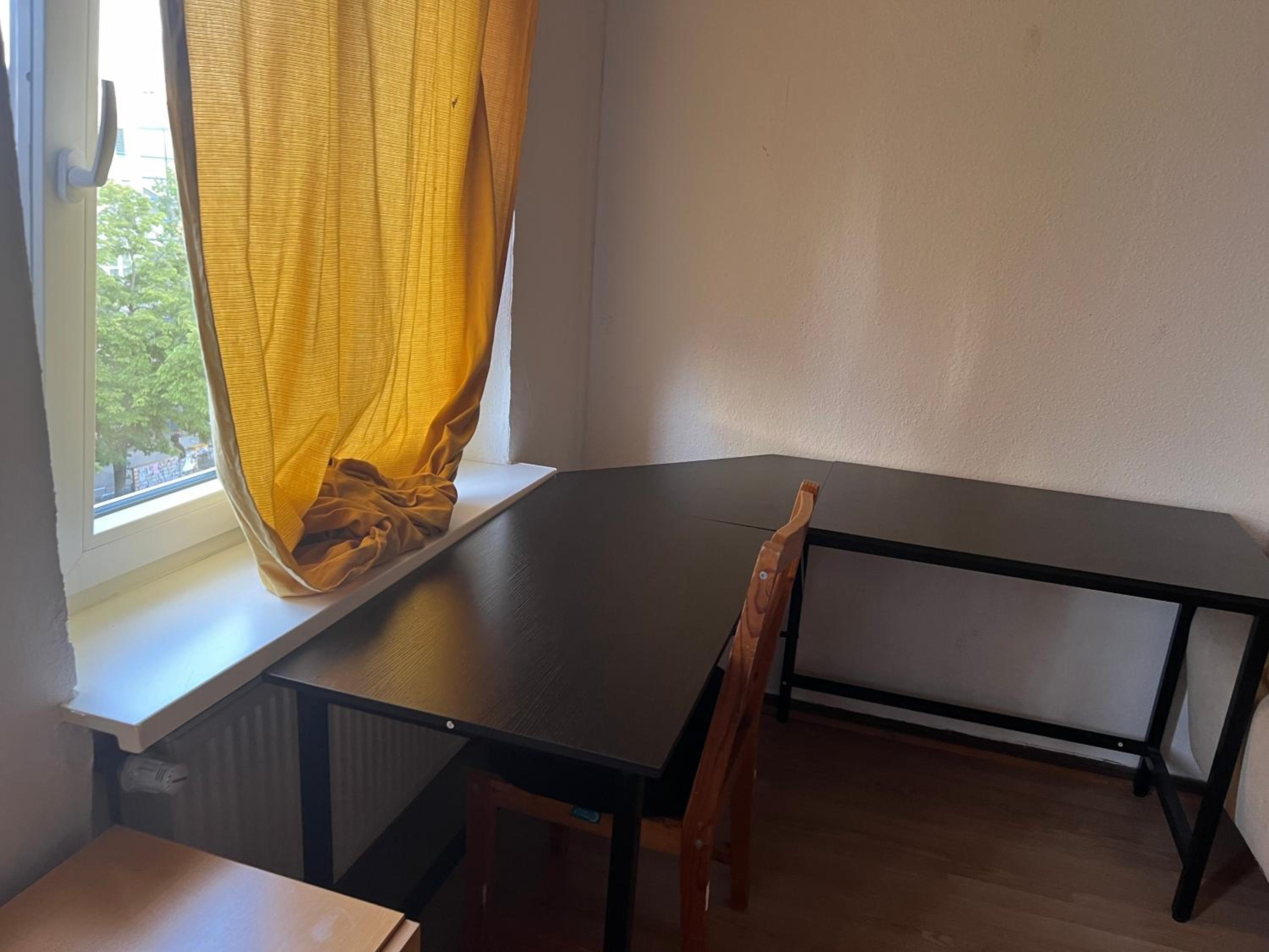Schillerkiez helle zentrale Wohnung mit Berliner Charme