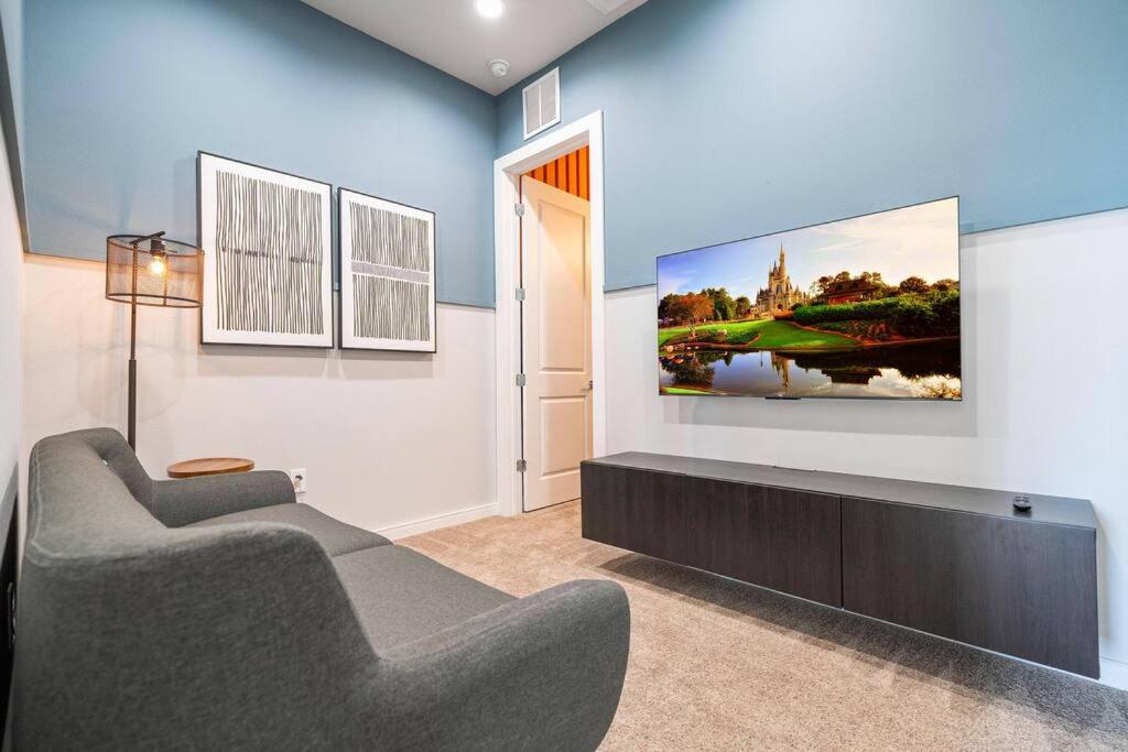 DLuxx Vacation Home 3 milles from Disney 7570