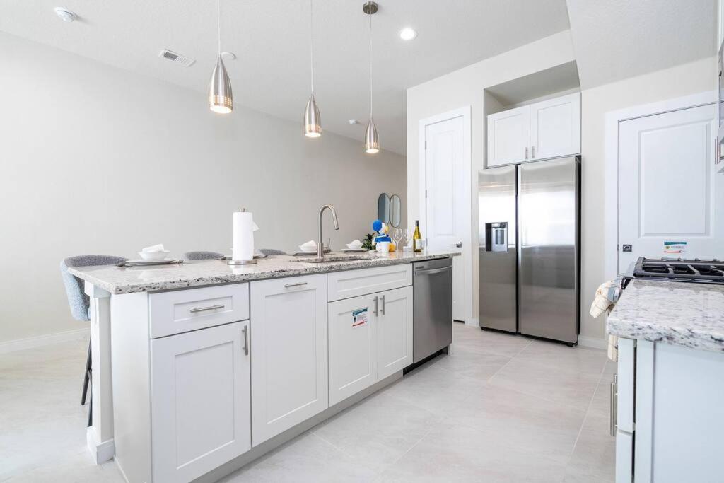 DLuxx Vacation Home 3 milles from Disney 7570