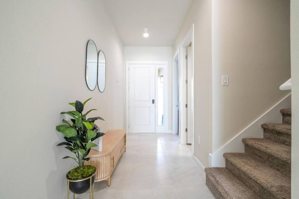 DLuxx Vacation Home 3 milles from Disney 7570
