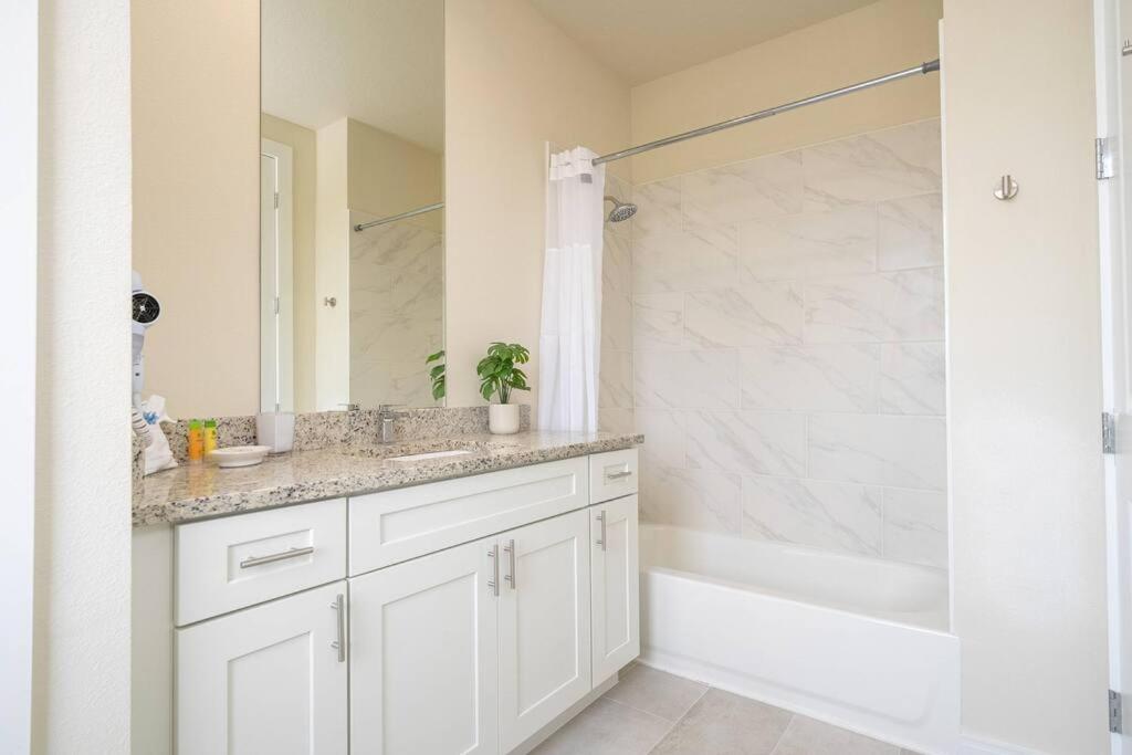DLuxx Vacation Home 3 milles from Disney 7570