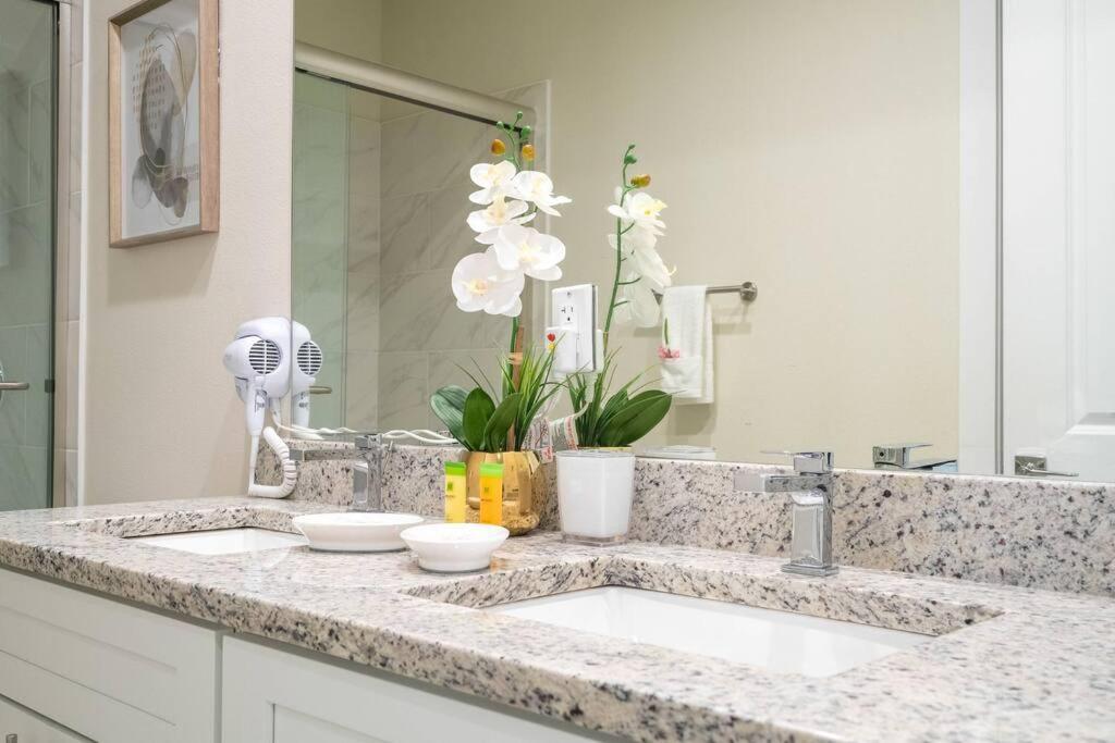 DLuxx Vacation Home 3 milles from Disney 7570