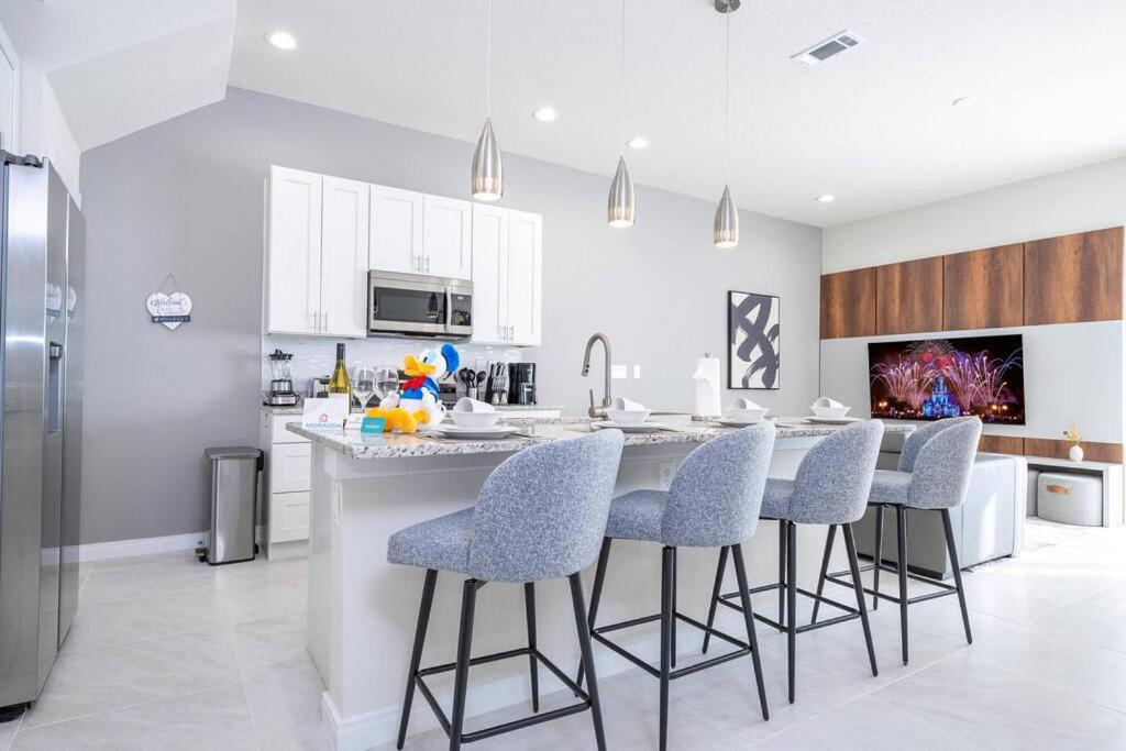 DLuxx Vacation Home 3 milles from Disney 7570