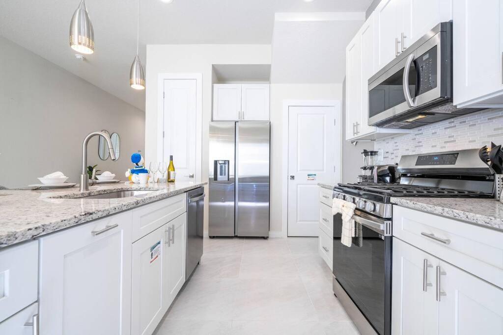 DLuxx Vacation Home 3 milles from Disney 7570