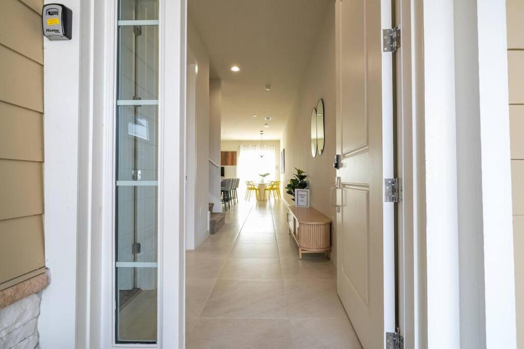 DLuxx Vacation Home 3 milles from Disney 7570