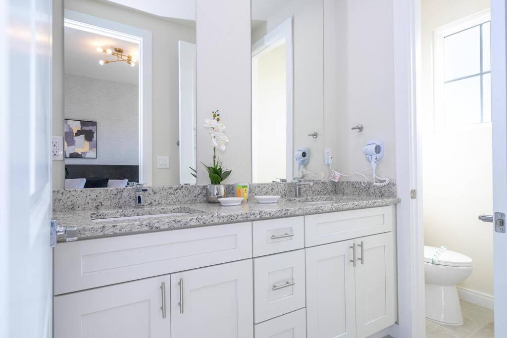 DLuxx Vacation Home 3 milles from Disney 7570