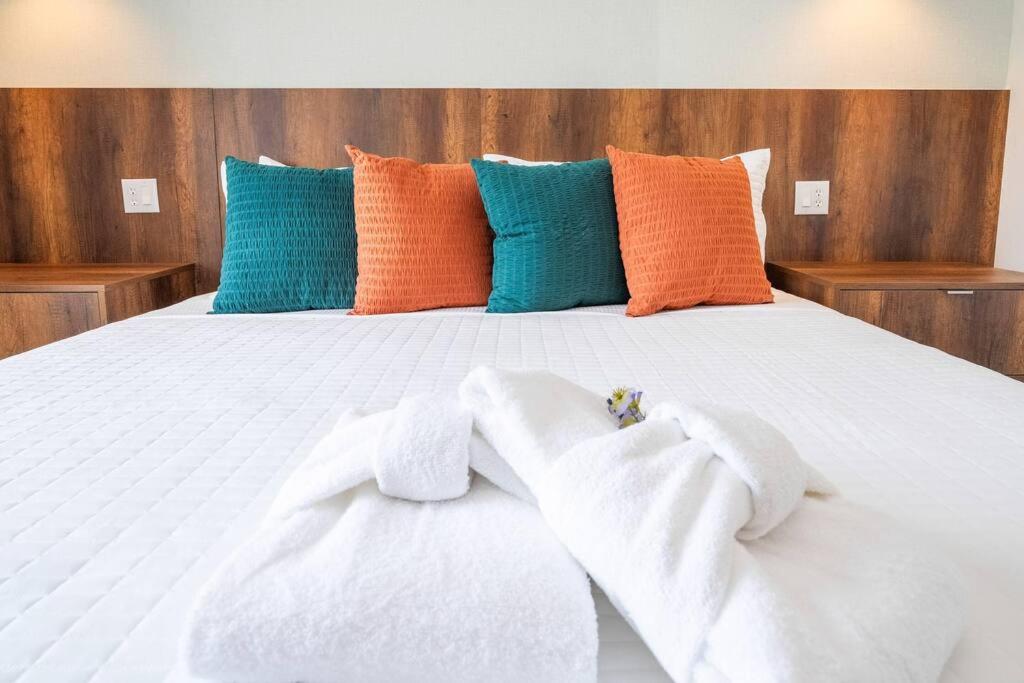 DLuxx Vacation Home 3 milles from Disney 7570