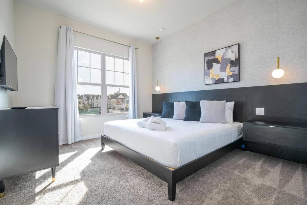DLuxx Vacation Home 3 milles from Disney 7570