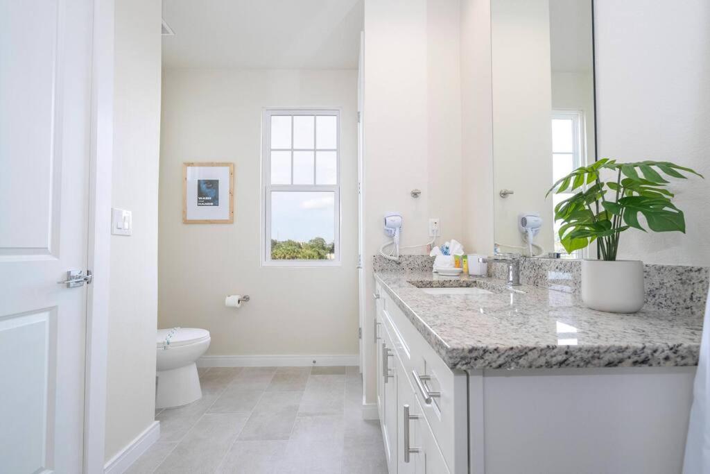 DLuxx Vacation Home 3 milles from Disney 7570