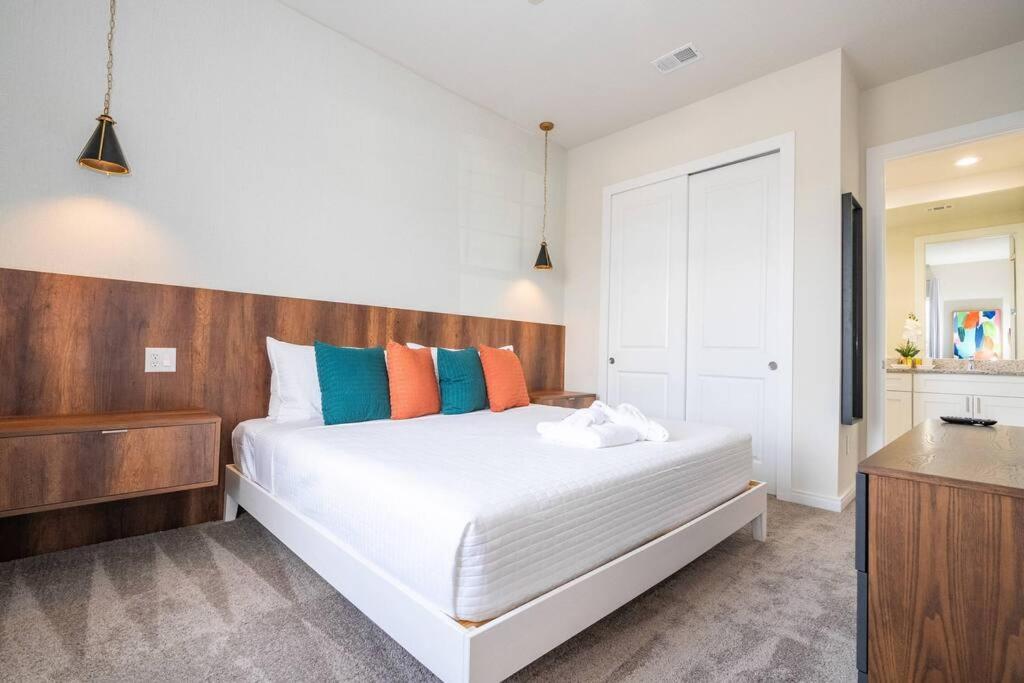 DLuxx Vacation Home 3 milles from Disney 7570