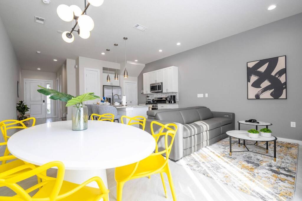 DLuxx Vacation Home 3 milles from Disney 7570