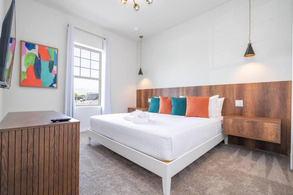 DLuxx Vacation Home 3 milles from Disney 7570