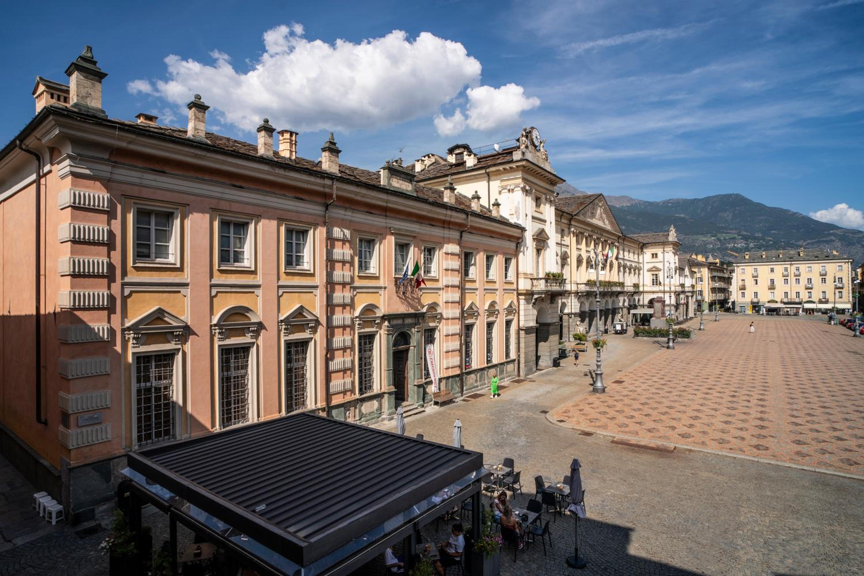 Hotel Aosta Holiday Apartments - Piazza Chanoux - Image 1