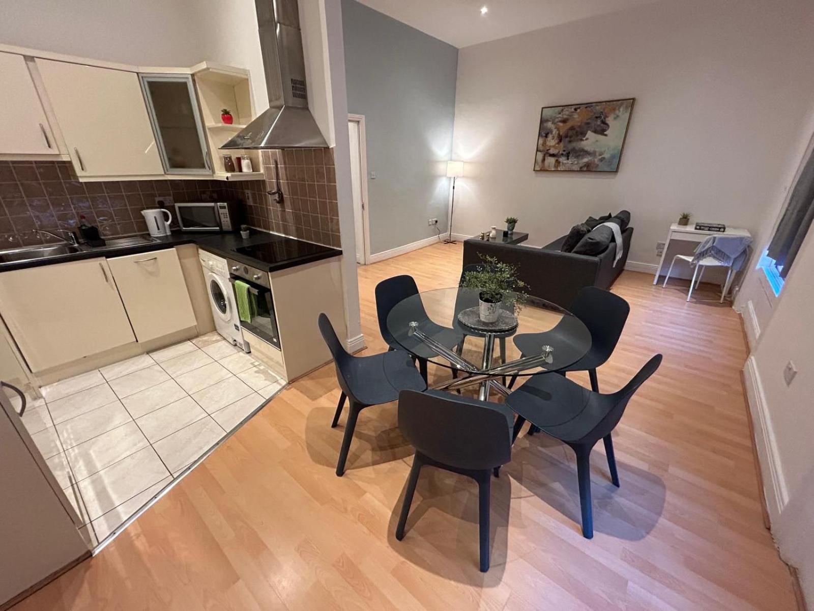 Deluxe Apartment in Talbot Street Sleeps 6