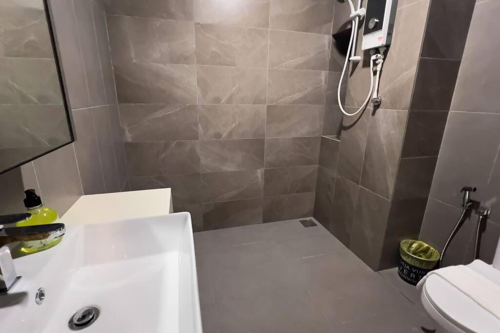 6Muji 2room 5min to 1U&Ikea with SkyPool at EmpireCity by Light House photo 5