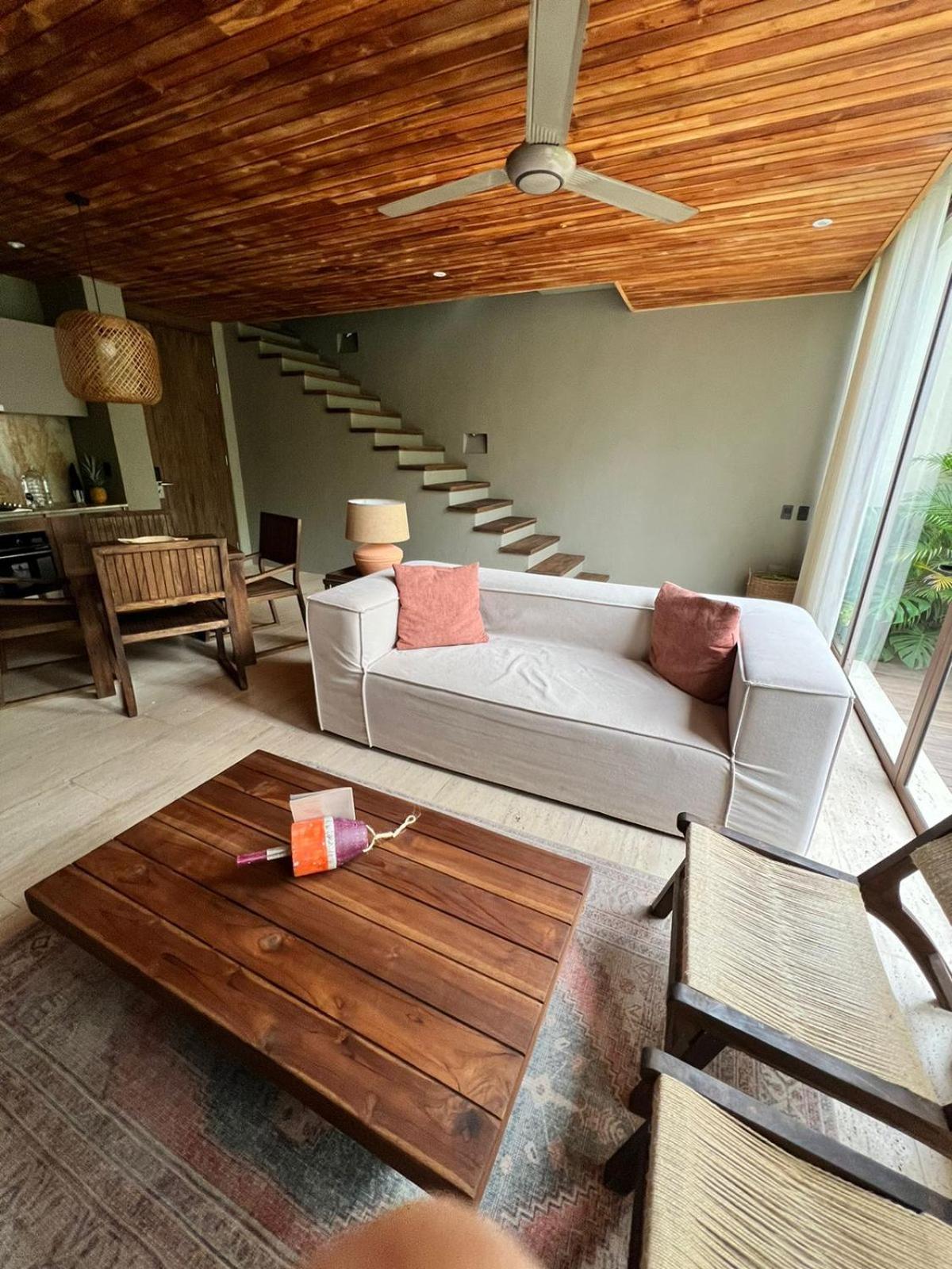 Villa Privada en Naio Palomino