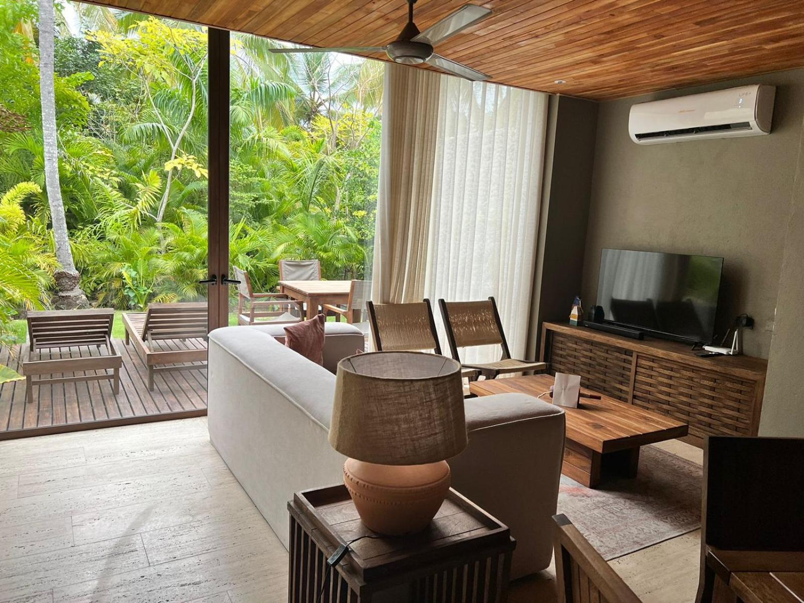 Villa Privada en Naio Palomino