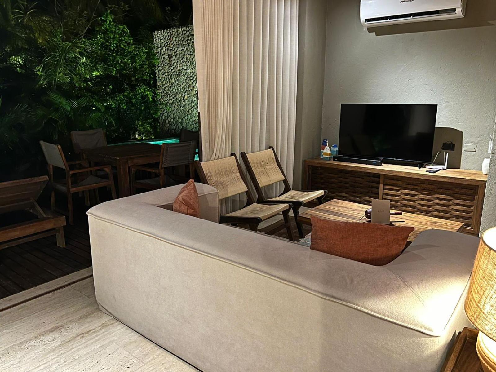 Villa Privada en Naio Palomino