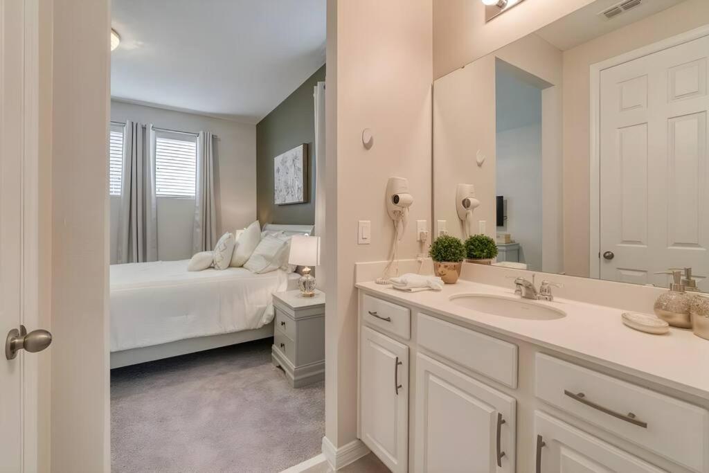 DLuxx Waterpark Resort Home Near Disney 1706 view 4