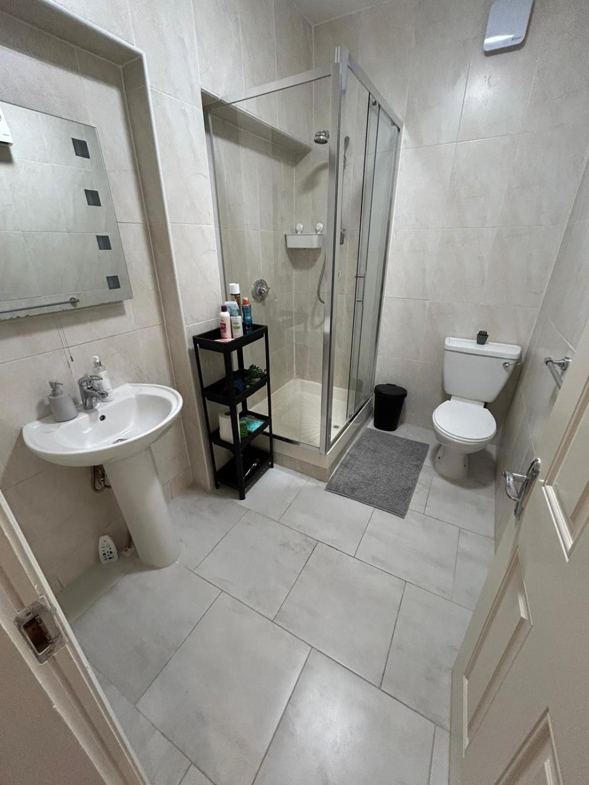 Deluxe Apartment in Talbot Street Sleeps 6