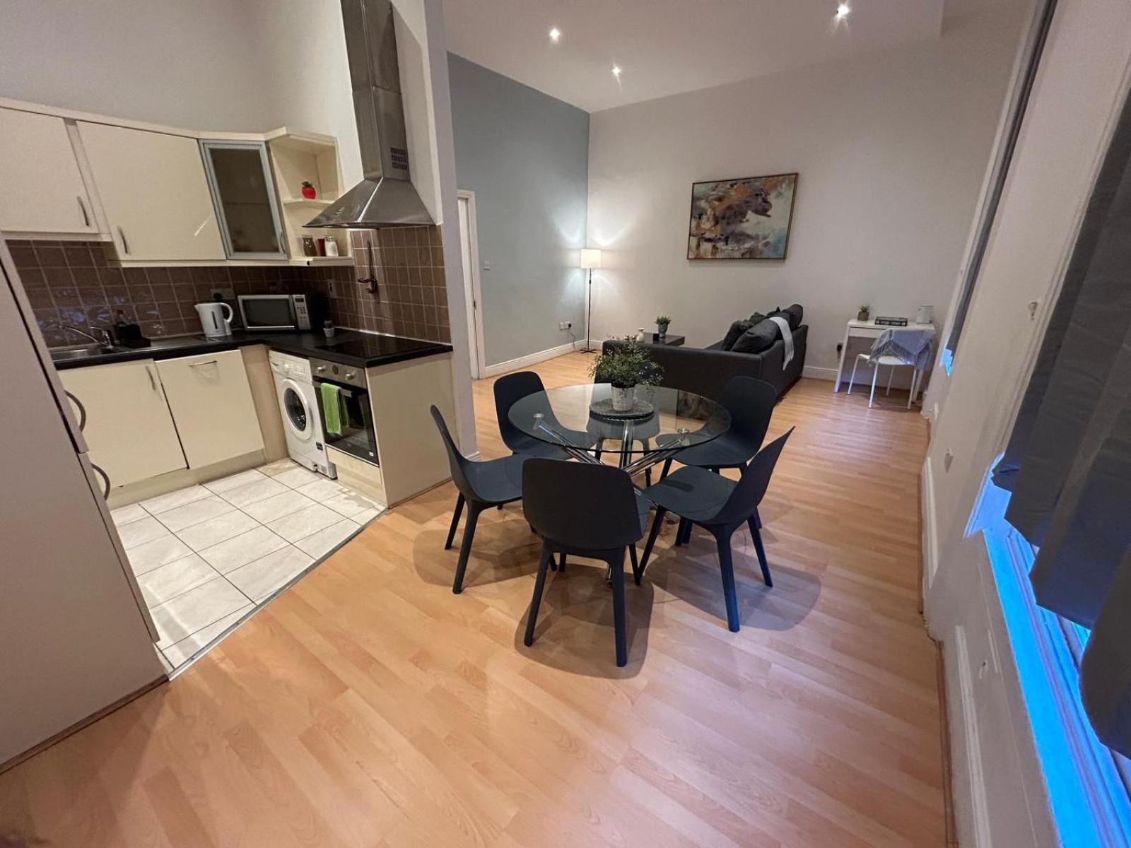 Deluxe Apartment in Talbot Street Sleeps 6