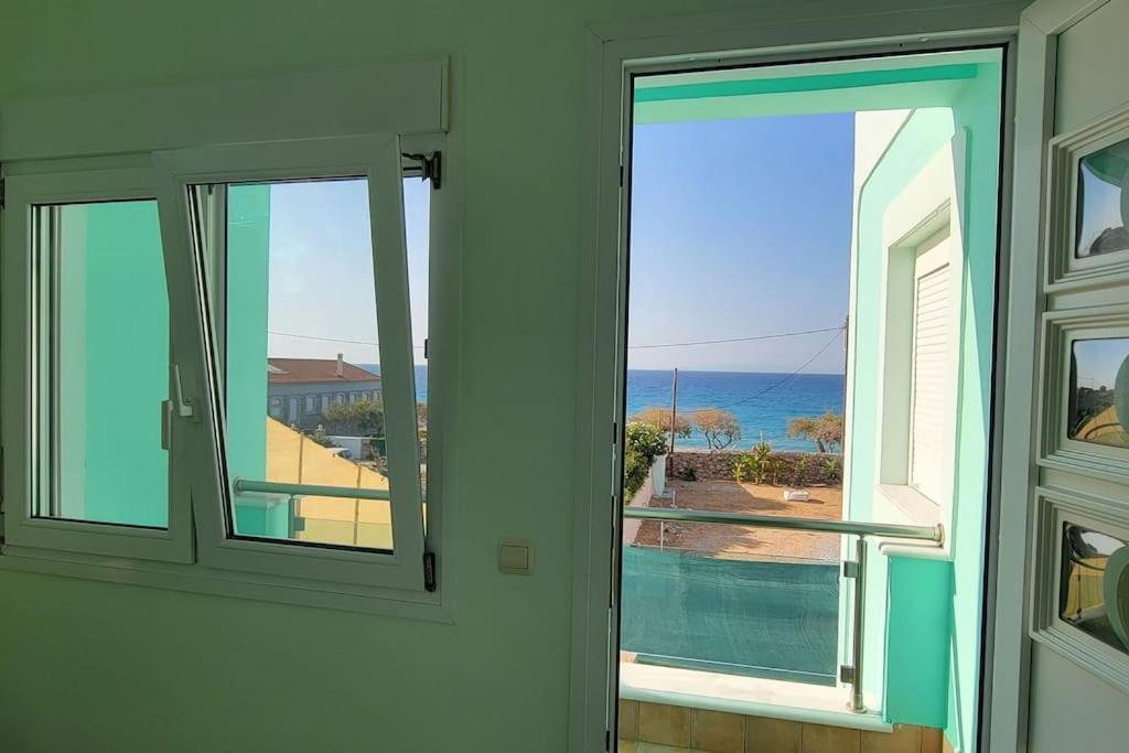 Dina's Tropical Island Escape view 4