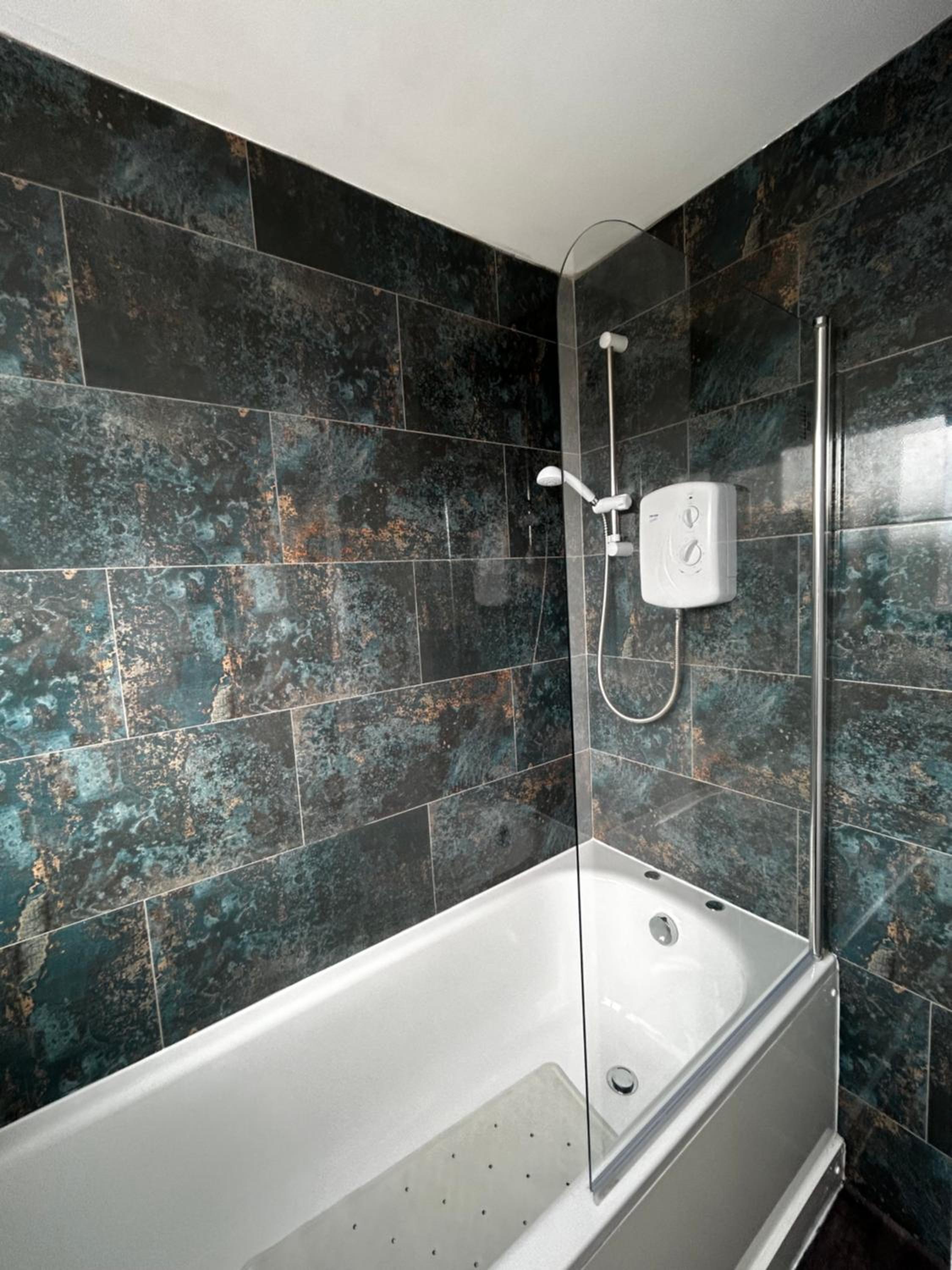 Spacious 1 Bedroom Apartment with free parking, photo 8