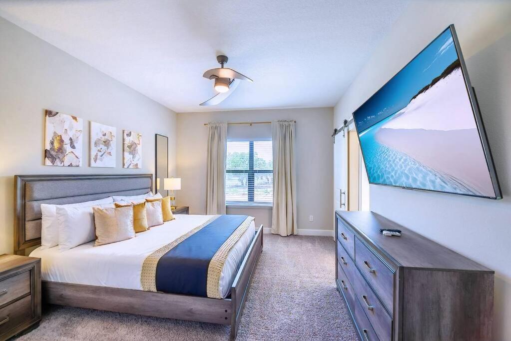 DLuxx New Vacation Home with Splash Pool 240 view 3