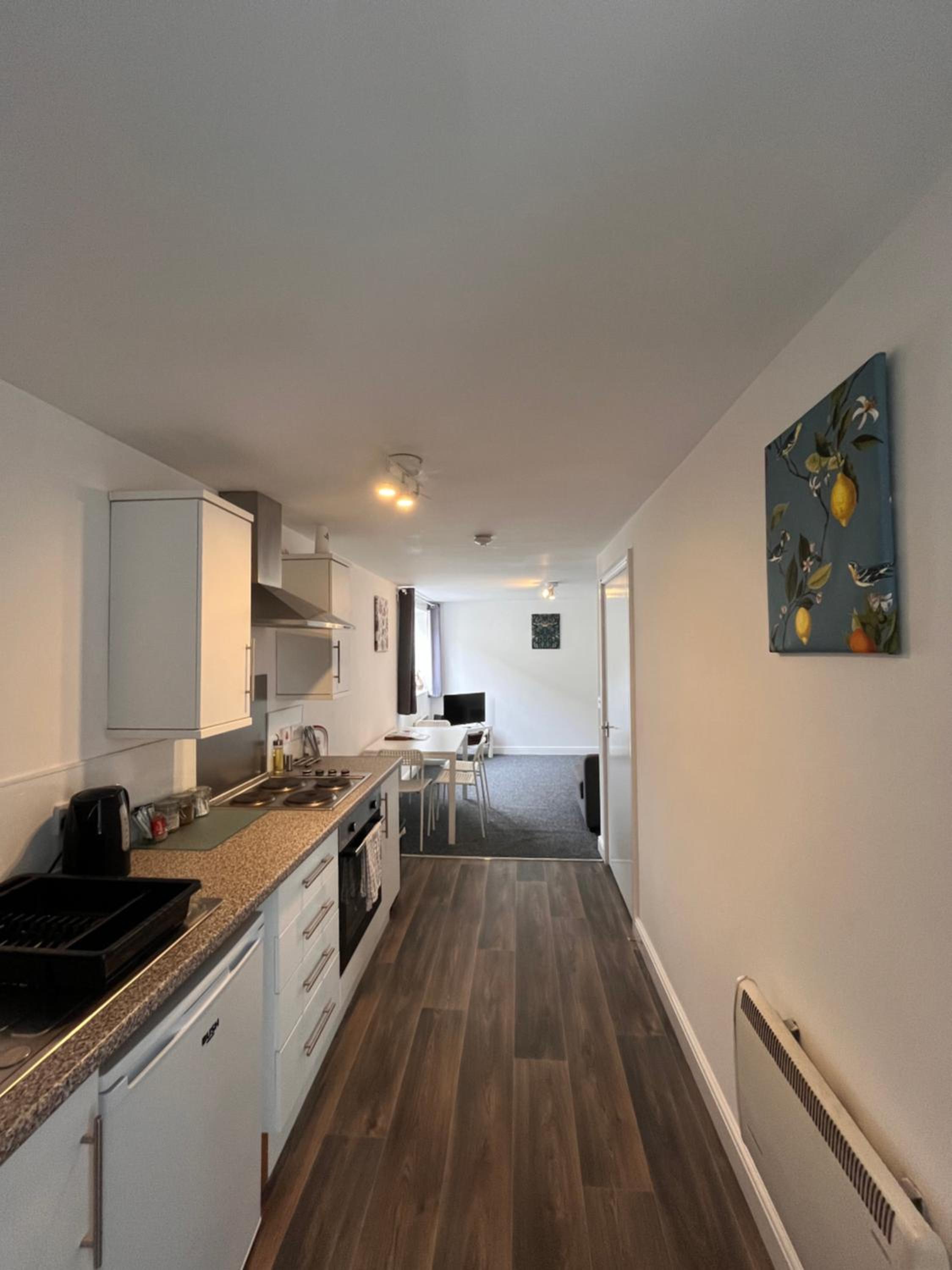 Spacious 1 Bedroom Apartment with free parking, photo 19