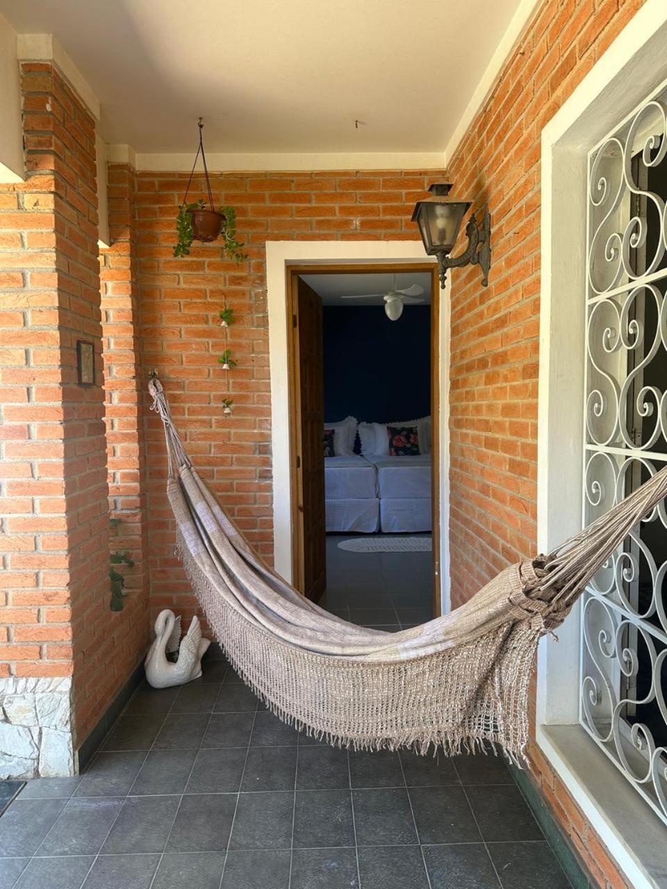 Suíte espaçosa em bairro bem localizado