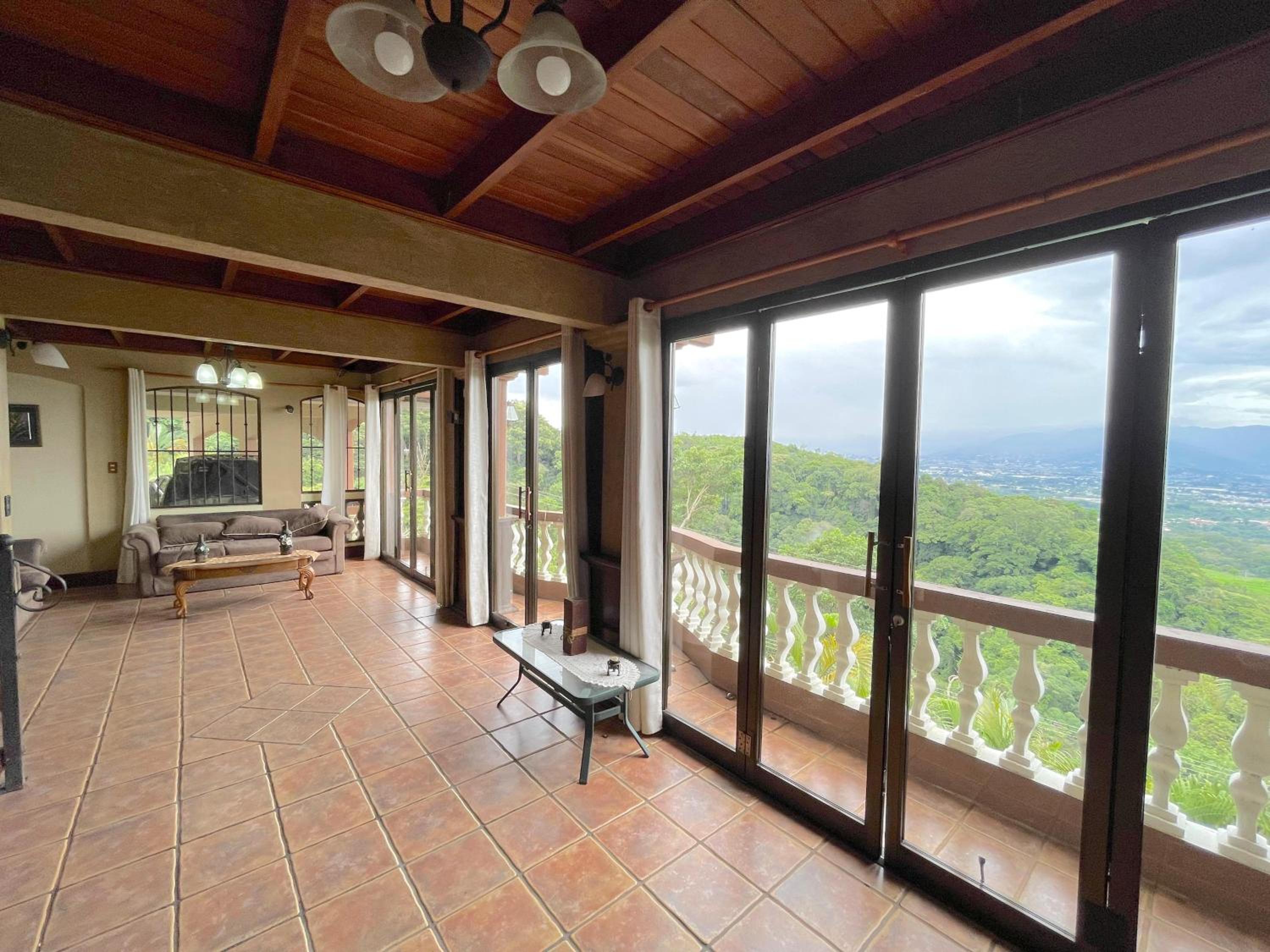 Harmony Views Pilas