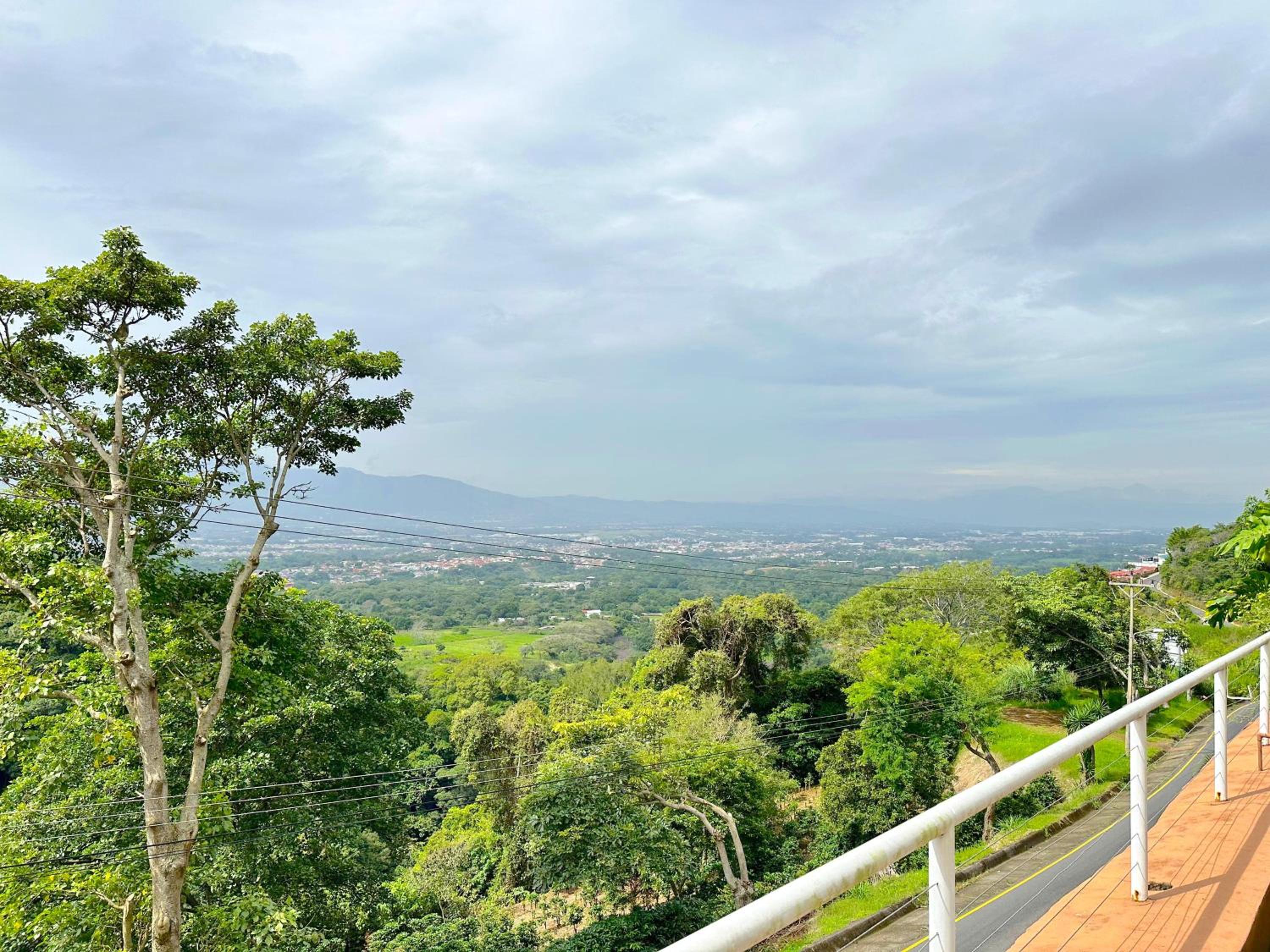 Harmony Views Pilas