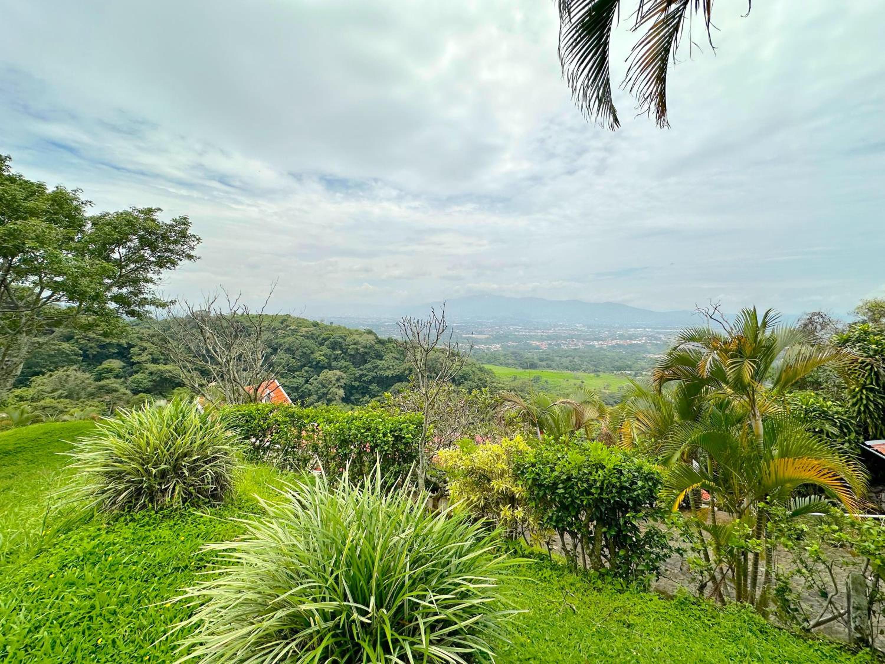 Harmony Views Pilas