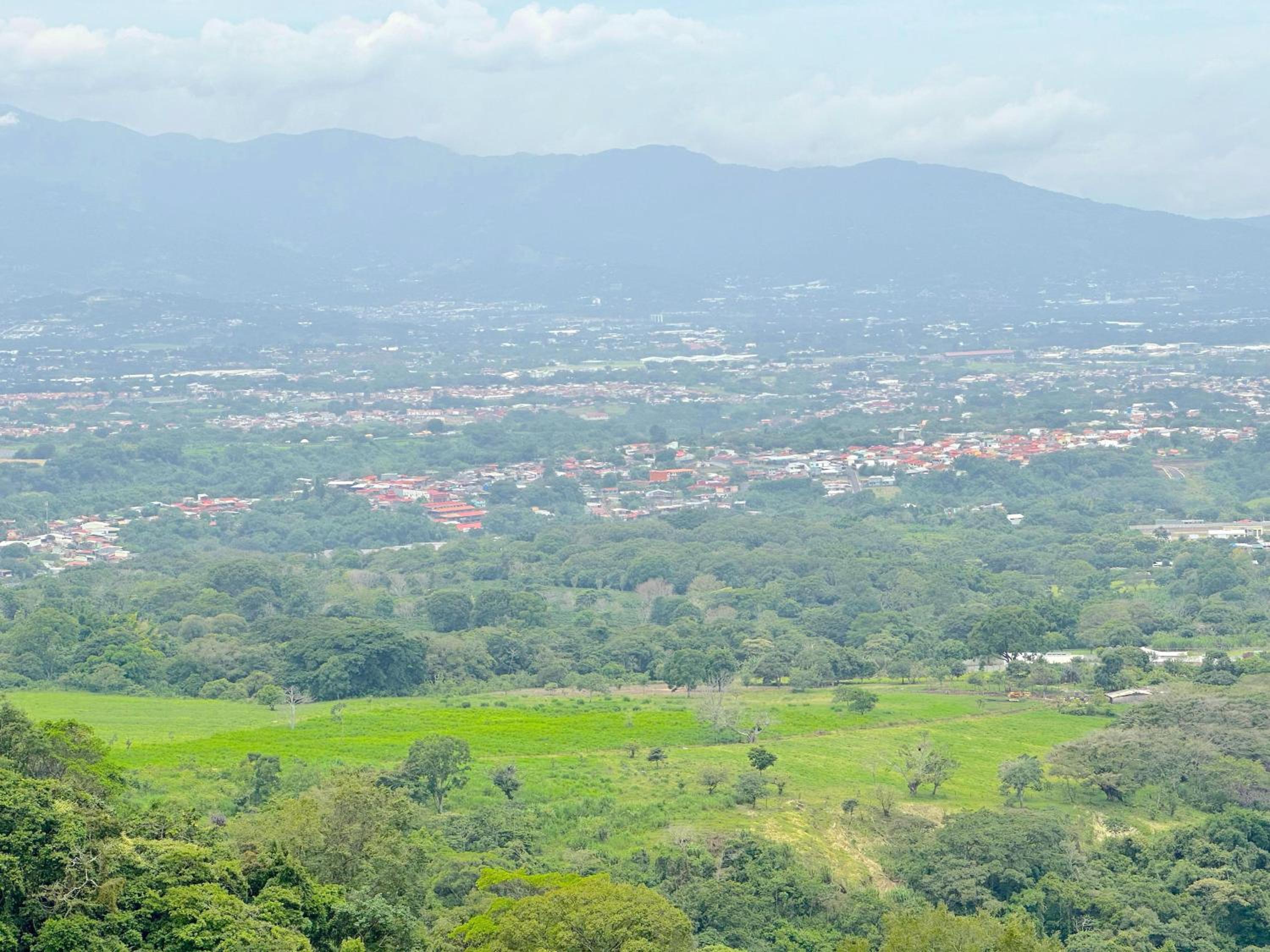 Harmony Views Pilas