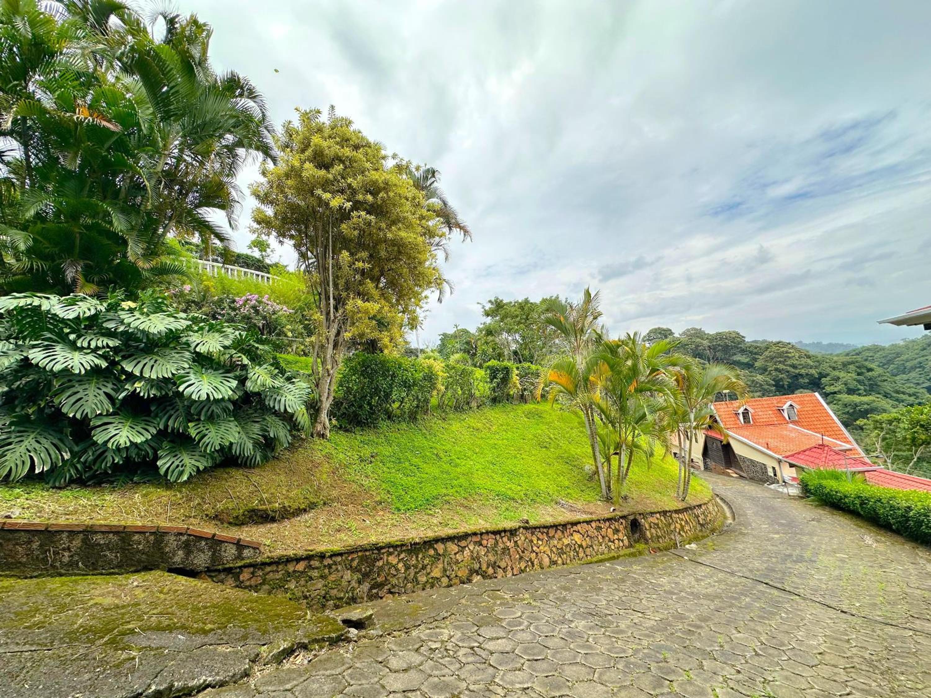 Harmony Views Pilas