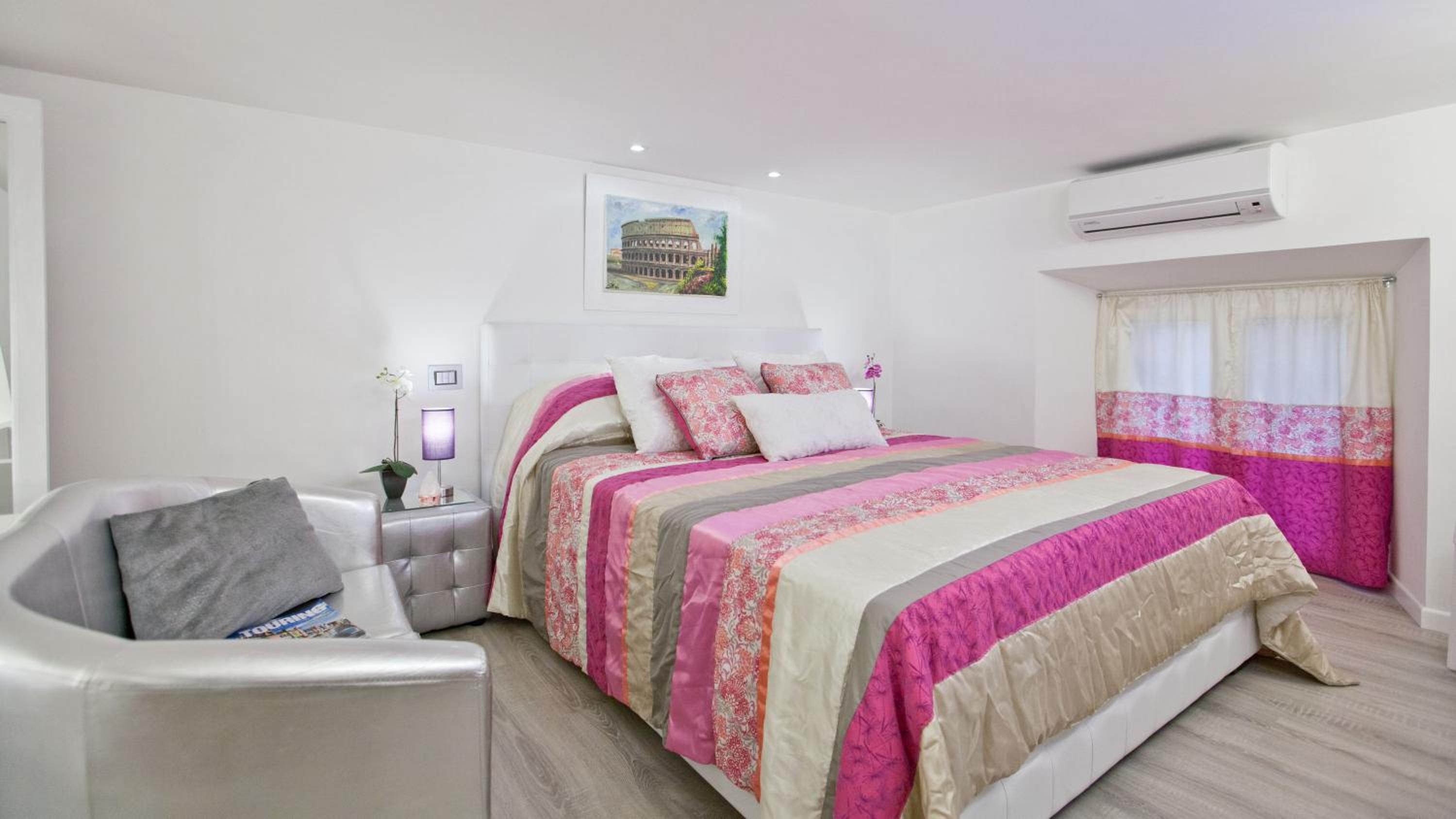 Rental in Rome Colosseo Loft photo 4