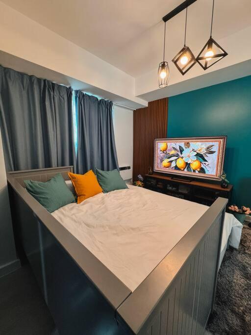 2BR Luxury Penthouse Christmas Stay with Wide Balcony and 7ft Billiards The Polaris Penthouse at Azure North view 4