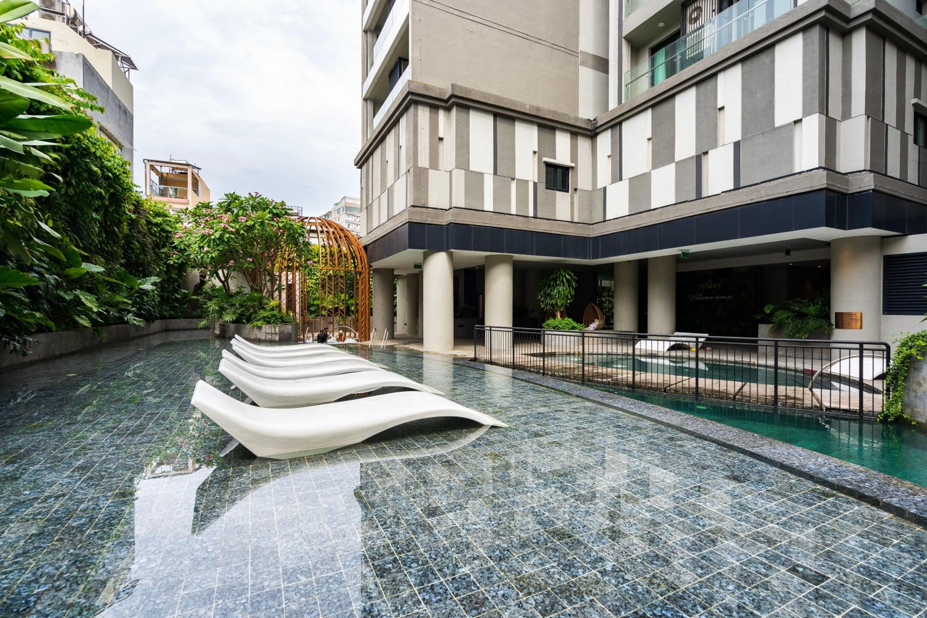 Modern District 1 2BR&3BR D1&Zenity apartment OUTDOOR Jacuzzi Pool