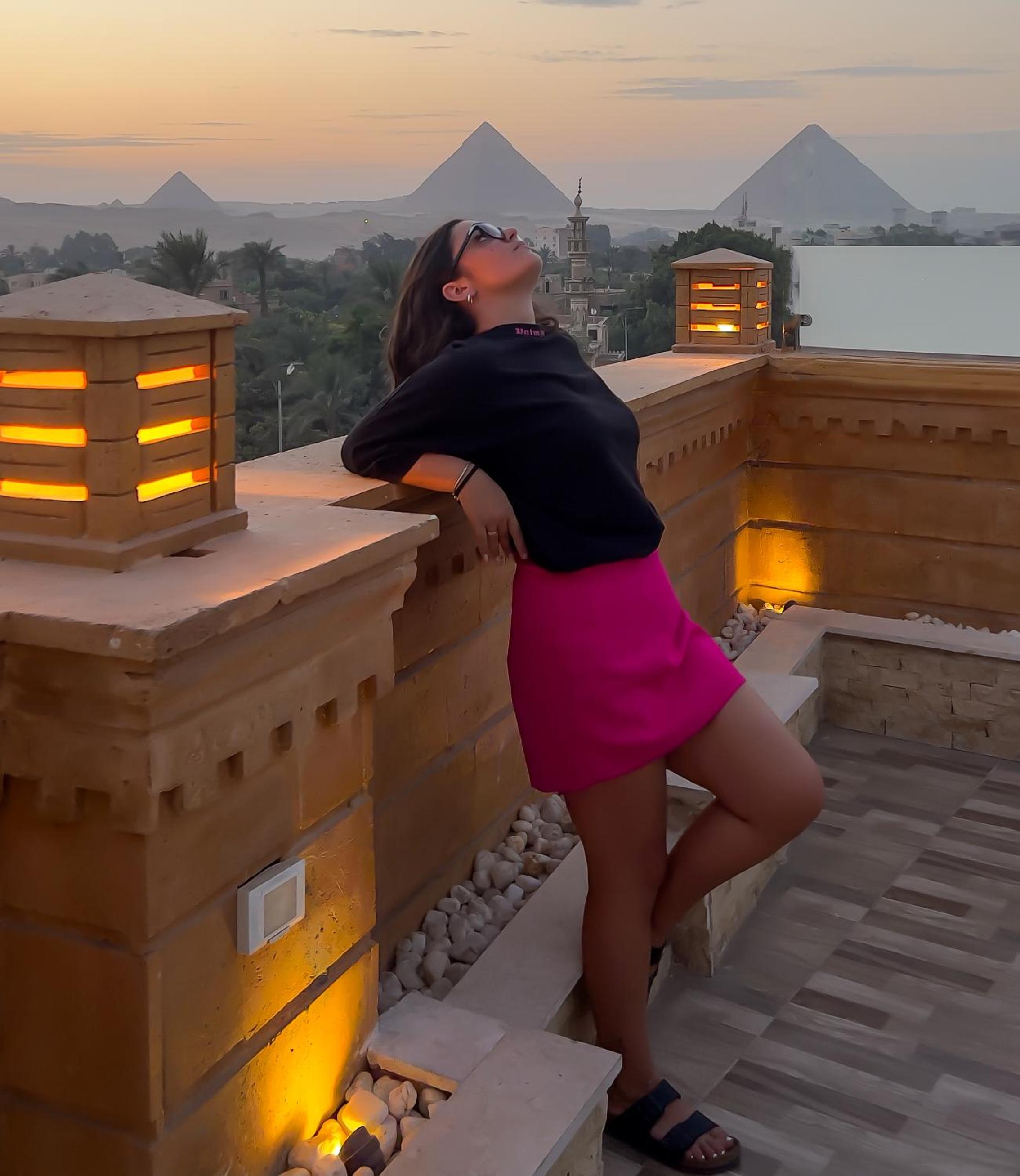 Taj Pyramids inn - Pyramids View Rooftop