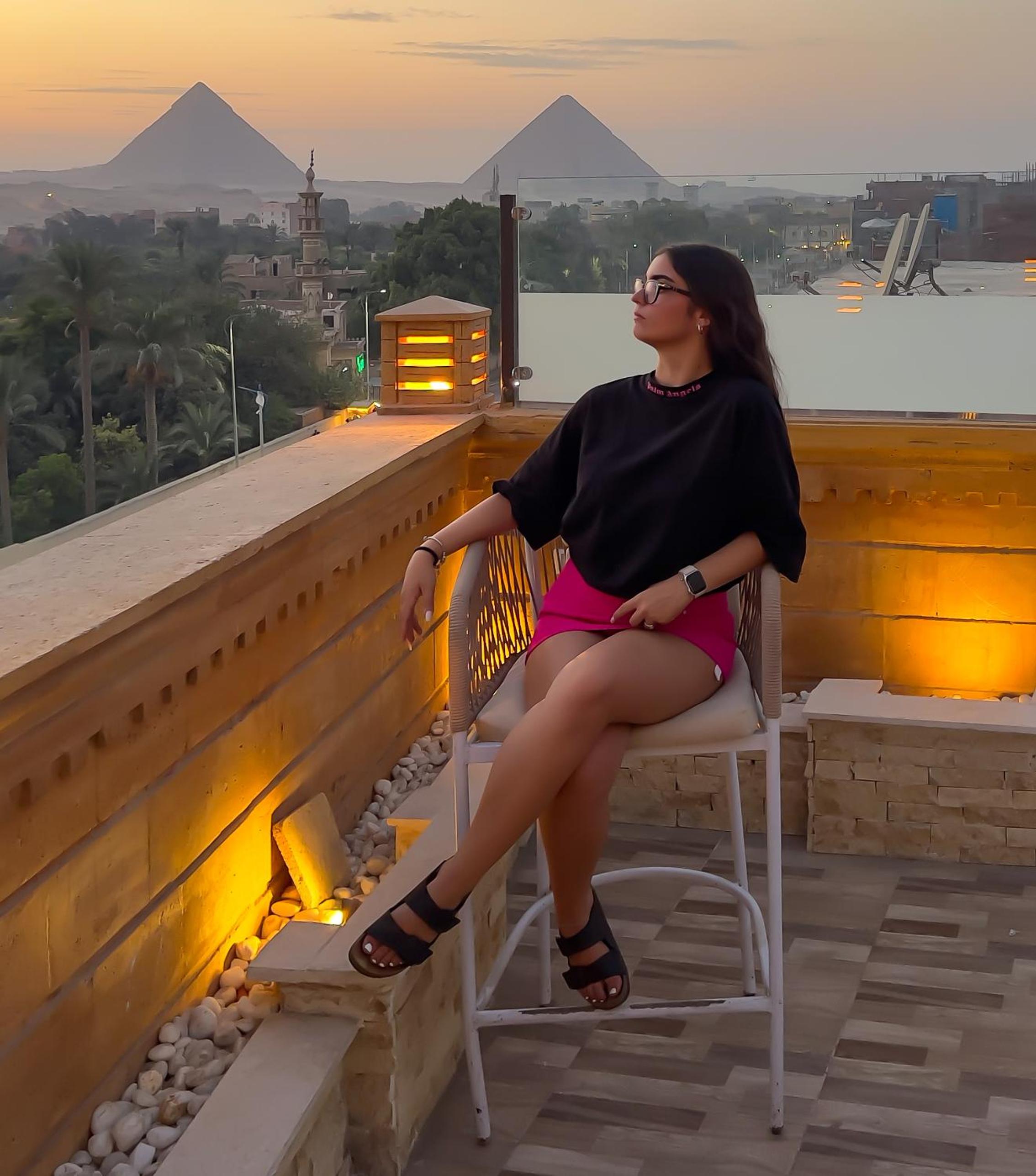 Taj Pyramids inn - Pyramids View Rooftop