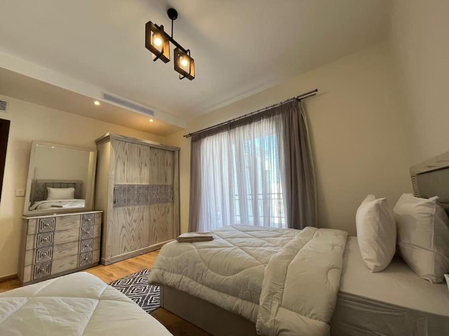 3-Bedroom CFC Walking To Mall