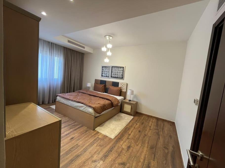 3-Bedroom CFC Walking To Mall