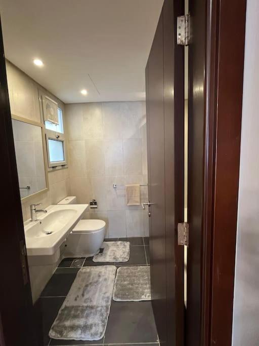 3-Bedroom CFC Walking To Mall