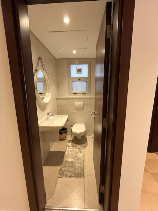 3-Bedroom CFC Walking To Mall